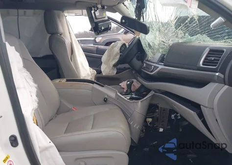 2019 Toyota Highlander Limited Platinum z USA, uszkodzony, nr VIN 5TDDZRFH9KS975105